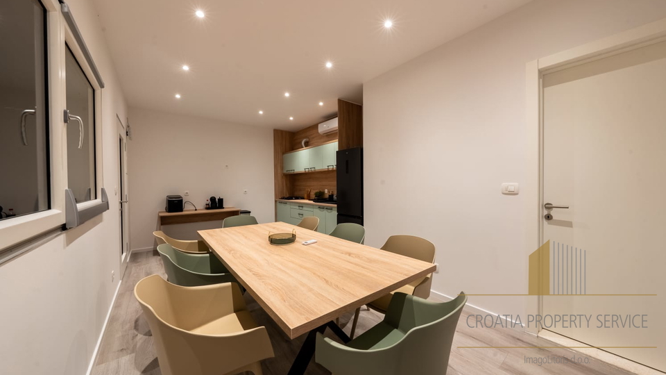 Luksuzna moderna vila s pogledom na more i Split!