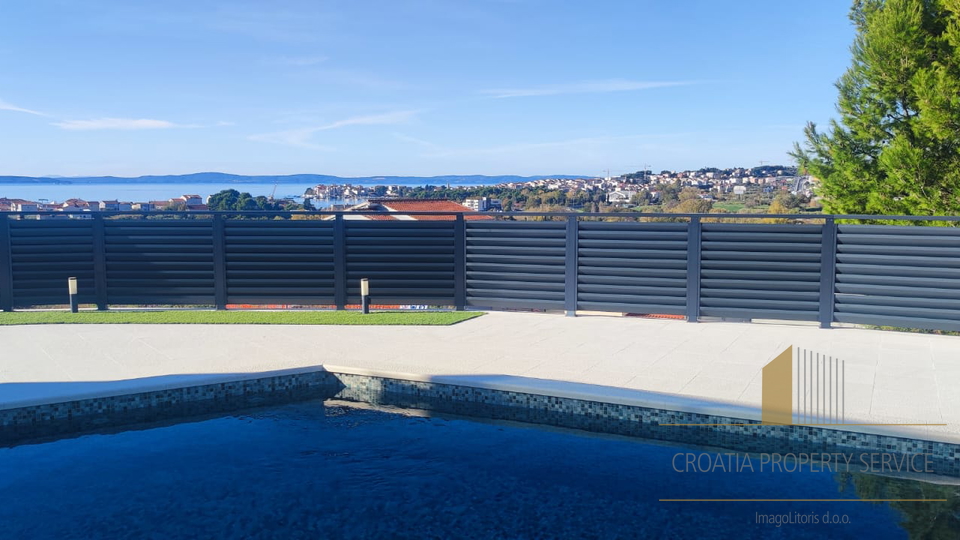 Luxuriöse moderne Villa mit Meerblick und Blick auf Split!