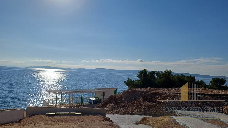 Appartamento di lusso con due camere in edificio di nuova costruzione, fronte mare sull'isola di Čiovo!