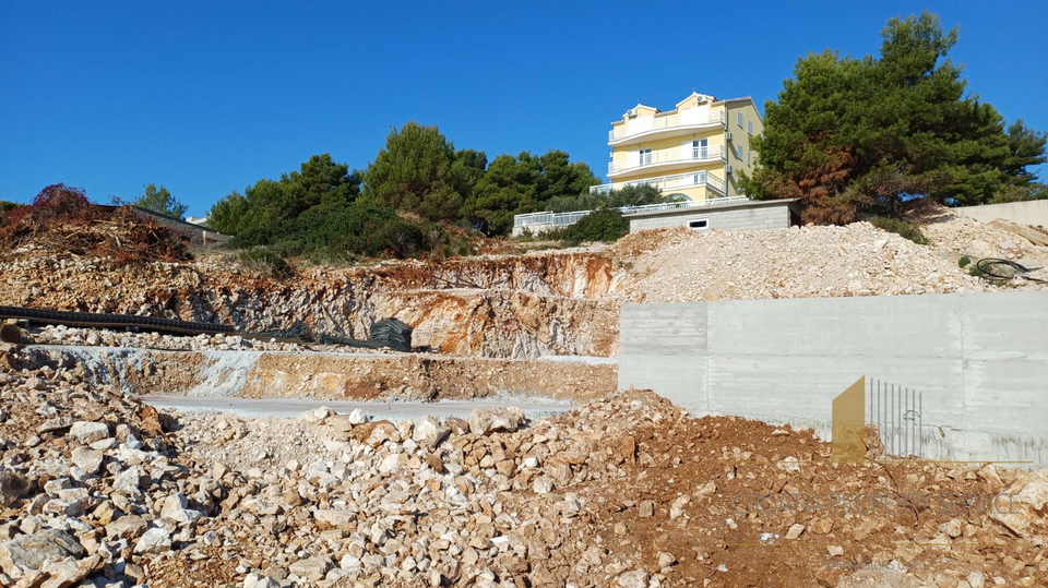 Lussuoso attico con terrazza sul tetto in prima fila sulla spiaggia sull'isola di Čiovo!