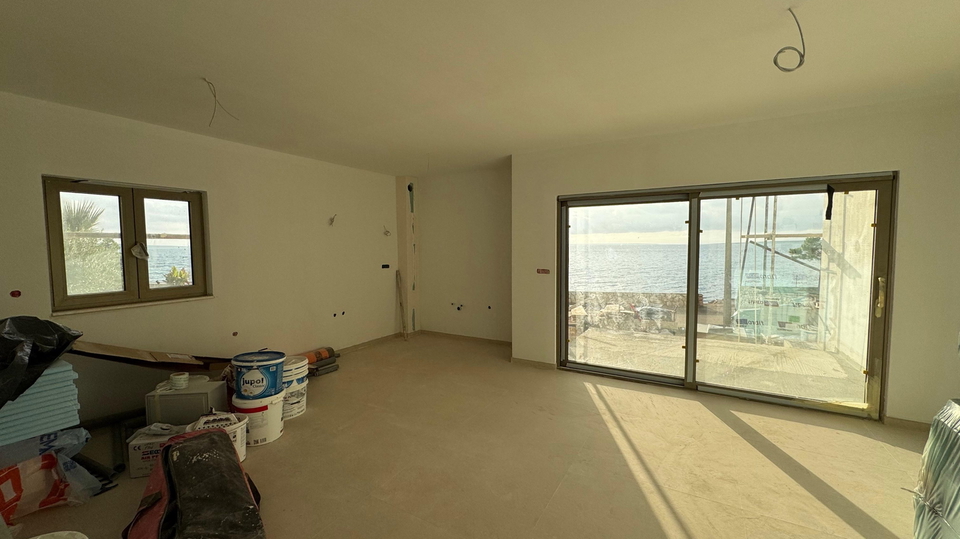 Two-bedroom apartment with garden in a modern new building&comma; first row to the sea - Mandre&comma; island of Pag&excl;