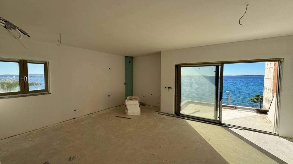 Two-bedroom apartment with garden in a modern new building&comma; first row to the sea - Mandre&comma; island of Pag&excl;