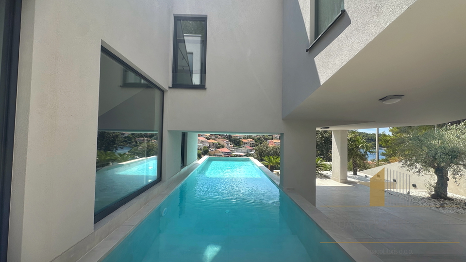 Villa di lusso di design a 80 m dal mare sull'isola di Korčula!