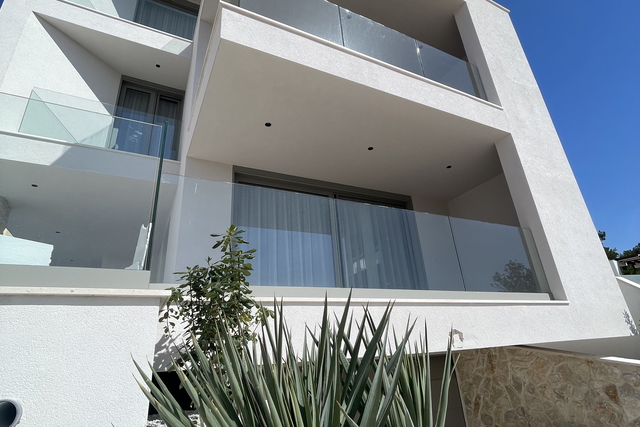 Moderna villa di design a soli 100 metri dal mare nei dintorni di Rogoznica!