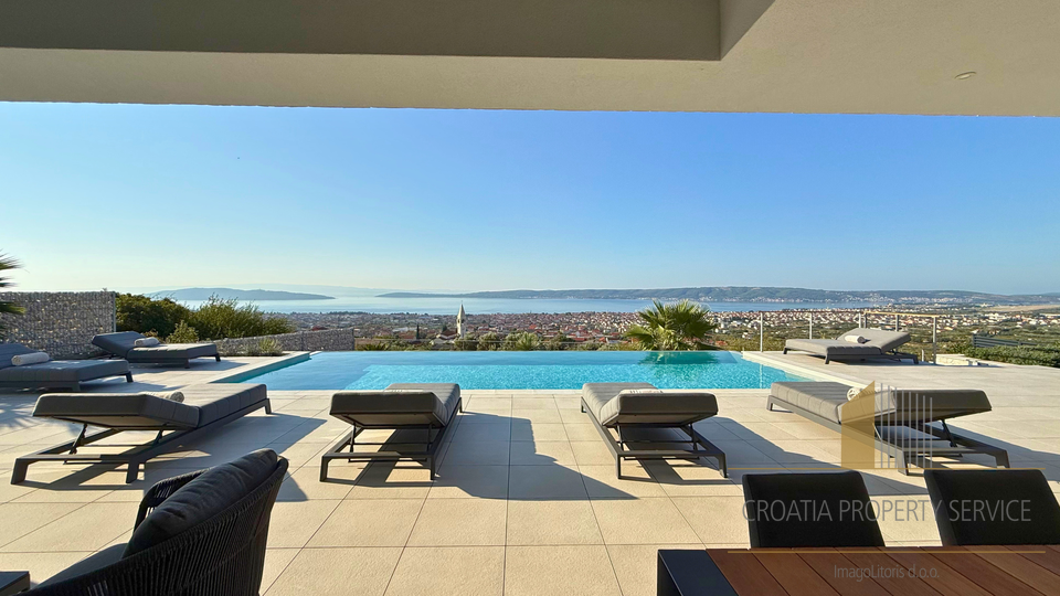 Villa di lusso con vista panoramica sul mare nei dintorni di Spalato!