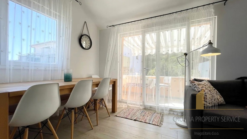 Beautiful three-room duplex apartment with a sea view – Šolta, Stomorska!