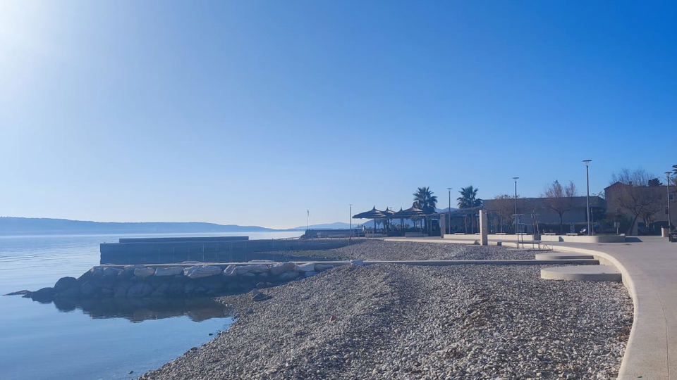 Luksuzna kamnita hi&scaron;a samo 65 m od morja v srcu Ka&scaron;tel Luk&scaron;i&cacute;a&excl;