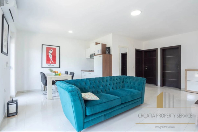 Wunderschöne Wohnung am Meer in Kaštel Kambelovac – ideal für Familie oder touristische Vermietung!