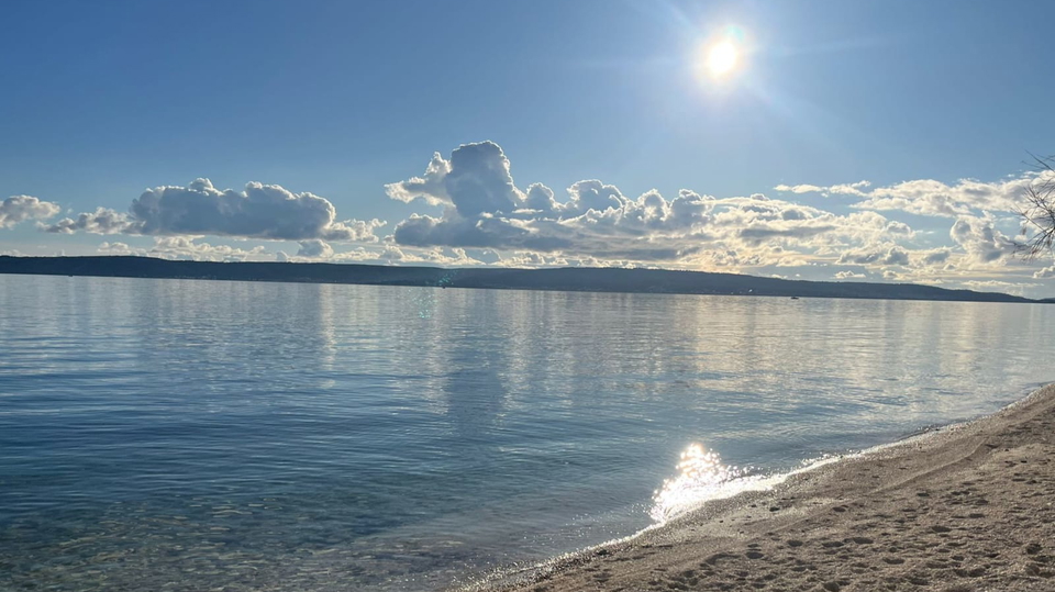 Luksuzna kamnita hi&scaron;a samo 65 m od morja v srcu Ka&scaron;tel Luk&scaron;i&cacute;a&excl;