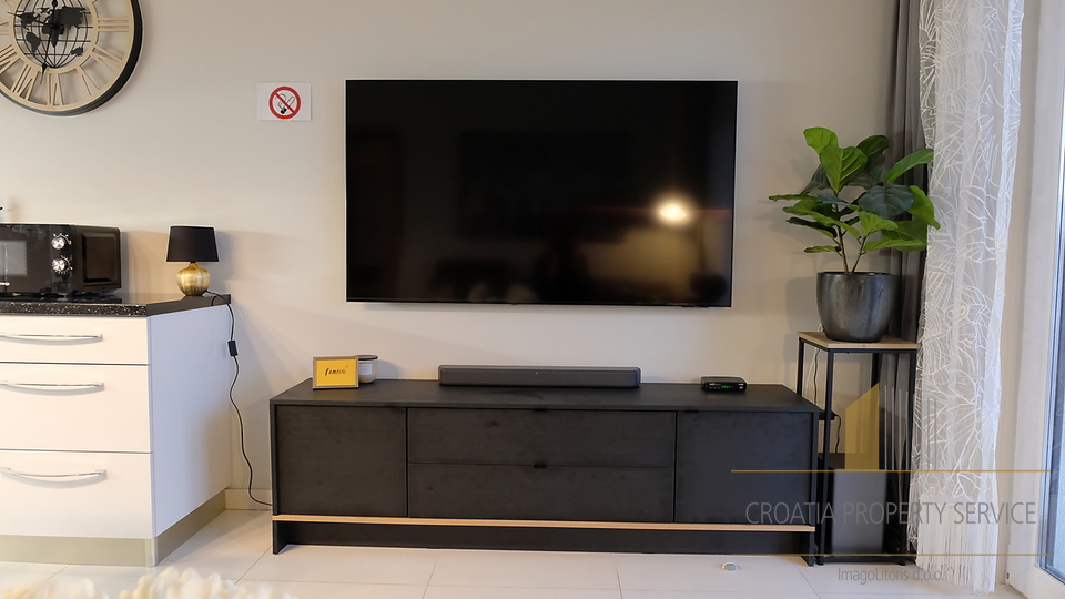 Modernly furnished apartment with a pool and terrace in an excellent location near Trogir!