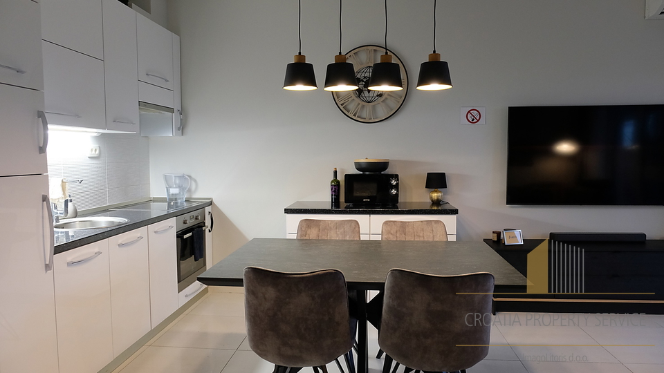 Modernly furnished apartment with a pool and terrace in an excellent location near Trogir!