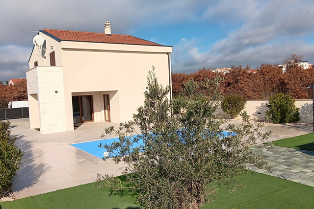 Vendita! Villa di lusso con piscina nei dintorni di Zadar!