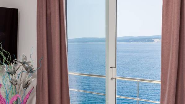 Exklusive Villa erste Meereslinie mit Panoramablick und Investitionspotenzial &ndash; Stani&cacute;i&comma; Omi&scaron;&excl;