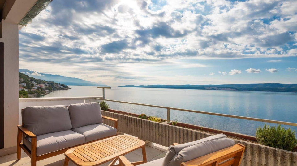 Exklusive Villa erste Meereslinie mit Panoramablick und Investitionspotenzial &ndash; Stani&cacute;i&comma; Omi&scaron;&excl;