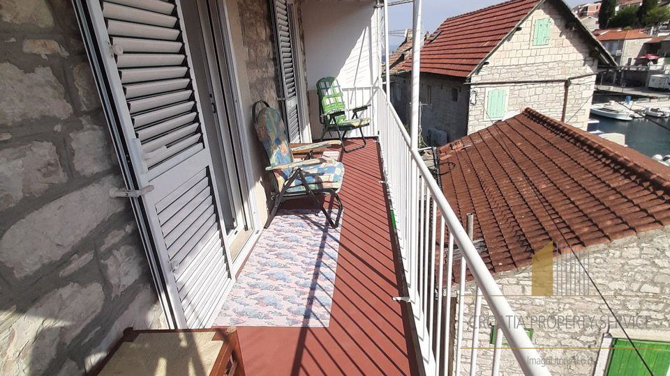Bellissima casa in pietra con grande potenziale in prima fila sul mare - Stomorska, isola di Šolta!