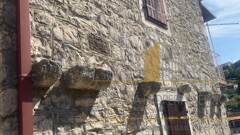 Bellissima casa in pietra con grande potenziale in prima fila sul mare - Stomorska, isola di Šolta!