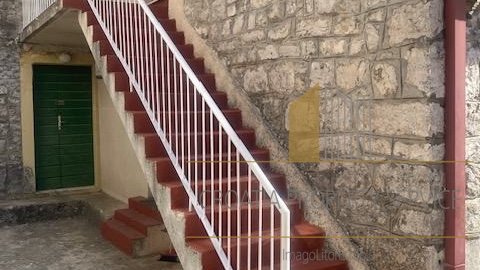 Bellissima casa in pietra con grande potenziale in prima fila sul mare - Stomorska, isola di Šolta!
