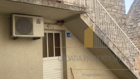 Bellissima casa in pietra con grande potenziale in prima fila sul mare - Stomorska, isola di Šolta!