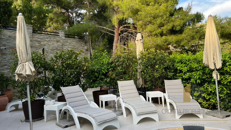 Vila prvi red do mora u sklopu luksuznog hotela Le Meridien Lav &ndash; 7 apartmana i trosobni stan&comma; Split&OpenCurlyDoubleQuote;