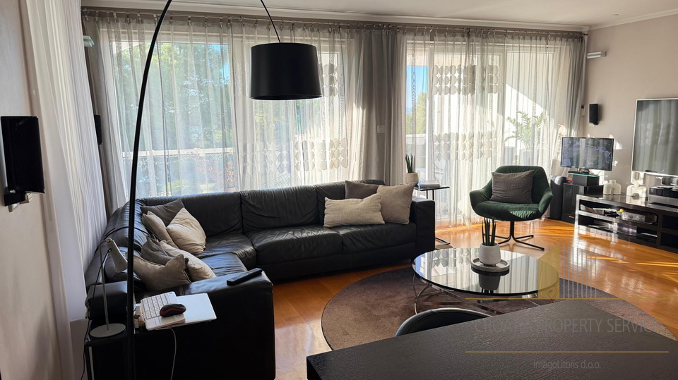 Vila prvi red do mora u sklopu luksuznog hotela Le Meridien Lav &ndash; 7 apartmana i trosobni stan&comma; Split&OpenCurlyDoubleQuote;