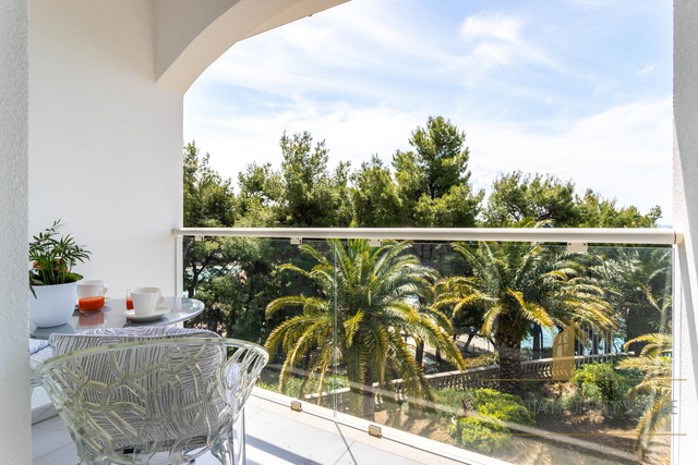 Vila prvi red do mora u sklopu luksuznog hotela Le Meridien Lav – 7 apartmana i trosobni stan, Split“