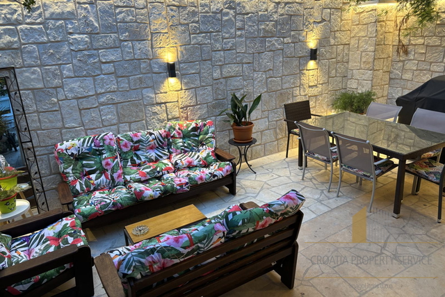 Charming two-story house with sea view – Supetar, Brač island!