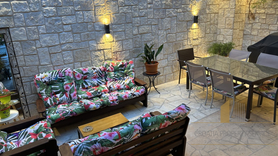 Charming two-story house with sea view – Supetar, Brač island!