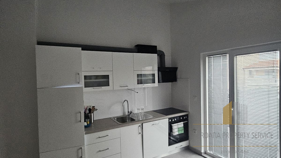 Wunderschön renoviertes Haus 100 m vom Meer auf Vir – Perfekte Kombination aus Komfort und Lage!