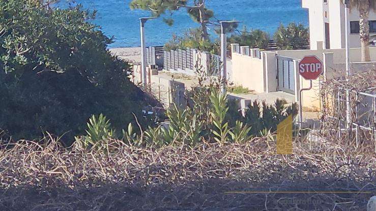 Wunderschön renoviertes Haus 100 m vom Meer auf Vir – Perfekte Kombination aus Komfort und Lage!