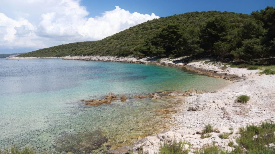 For sale&comma; exclusive estate with old house&comma; 49 ha &ndash; Pakleni Islands&excl;