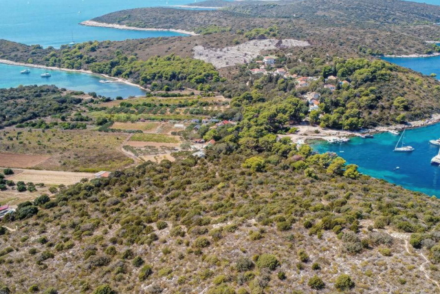 For sale, exclusive estate with old house, 49 ha – Pakleni Islands!