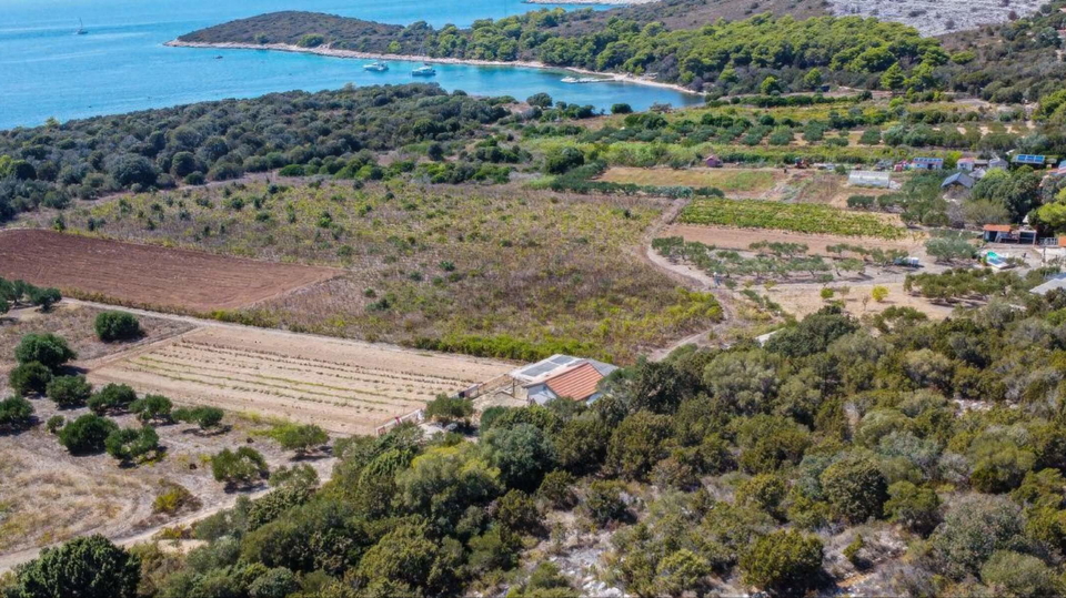 For sale&comma; exclusive estate with old house&comma; 49 ha &ndash; Pakleni Islands&excl;