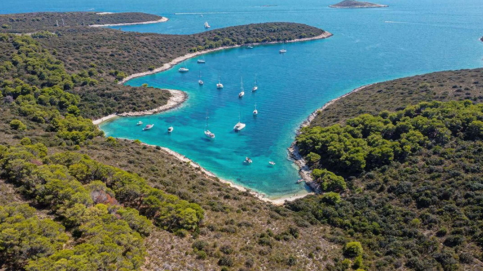 For sale&comma; exclusive estate with old house&comma; 49 ha &ndash; Pakleni Islands&excl;