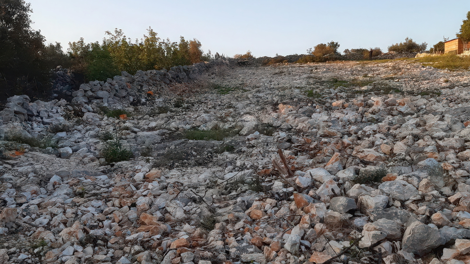 Gra&dstrok;evinsko zemlji&scaron;te s pogledom na more u Sevidu &ndash; investicijska prilika za gradnju 3 luksuzne vile