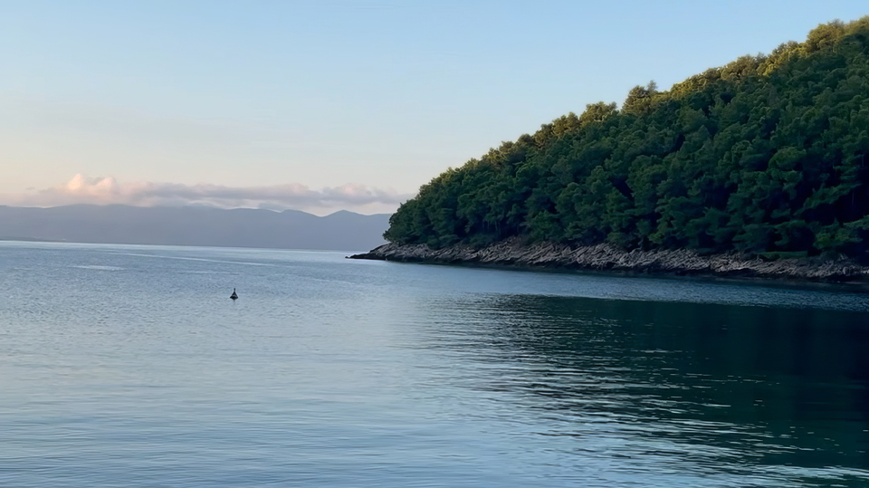 Baugrundst&uuml;ck mit Genehmigung f&uuml;r eine moderne Villa &ndash; S&uuml;dseite von Hvar