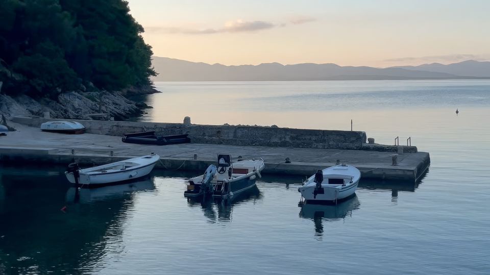 Baugrundst&uuml;ck mit Genehmigung f&uuml;r eine moderne Villa &ndash; S&uuml;dseite von Hvar