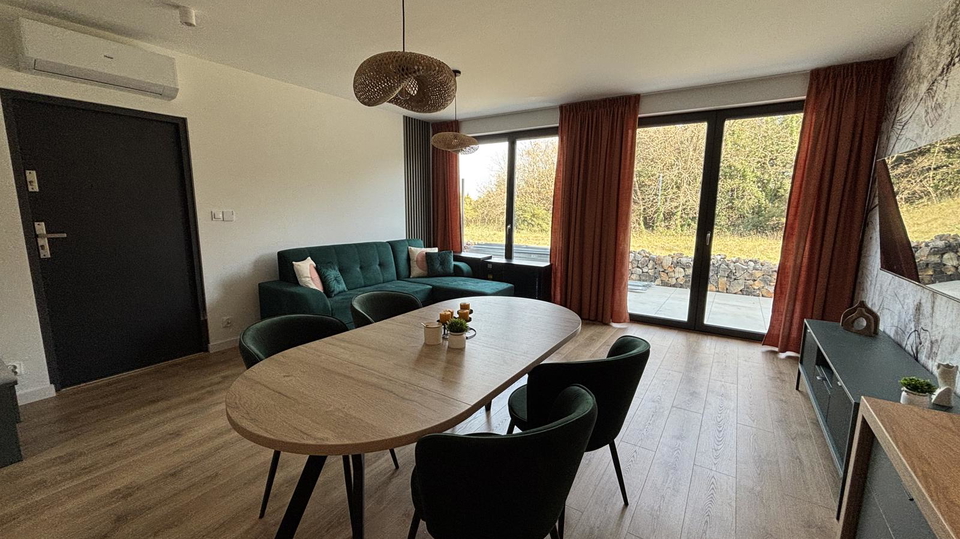 Nova moderna ku&cacute;a u Zatonu&colon; savr&scaron;eni spoj luksuza i prirode&excl;