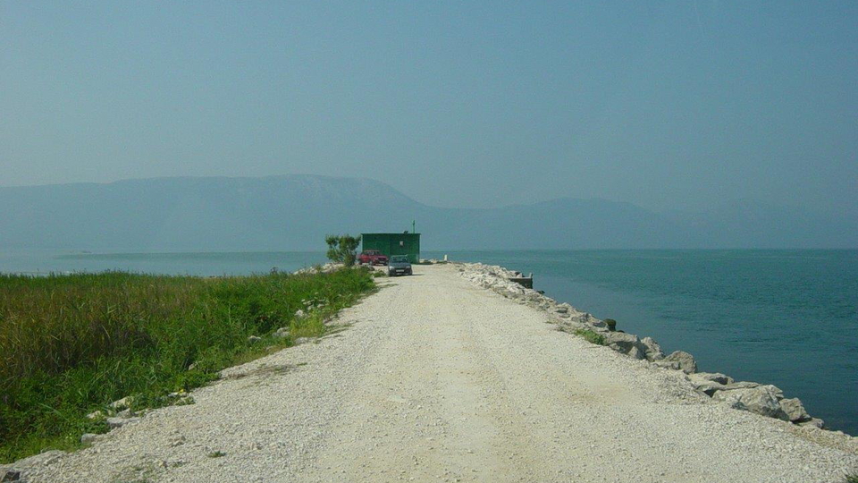 21-hectare land near the Neretva estuary &ndash; investment potential for tourism and wellness development&excl;