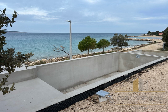 Villa di lusso in prima fila sul mare - Mandre, isola di Pag!
