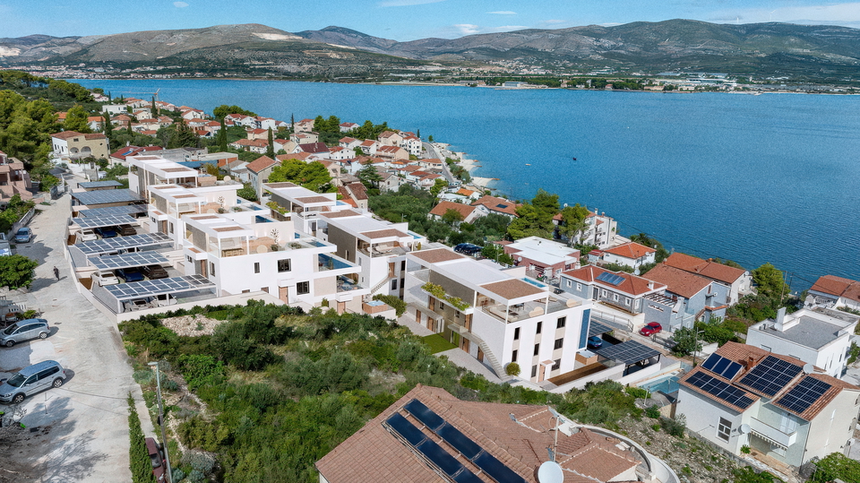 Penthouse s stre&scaron;no teraso in pogledom na morje v ekskluzivnem apartmajskem naselju na &Ccaron;iovu&excl;