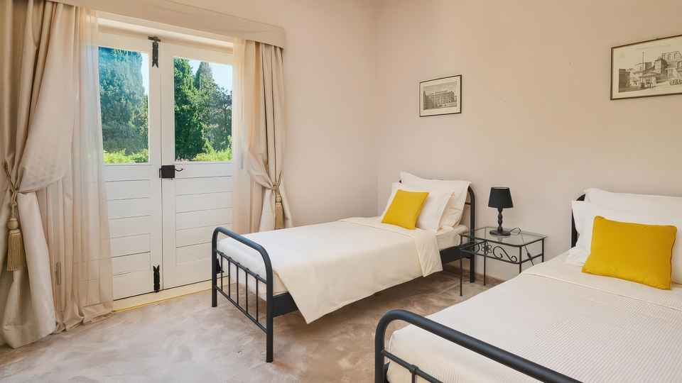 Luksuzna vila ob morju v Supetru &ndash; oaza zasebnosti in presti&zcaron;a na otoku Bra&ccaron;u&excl;