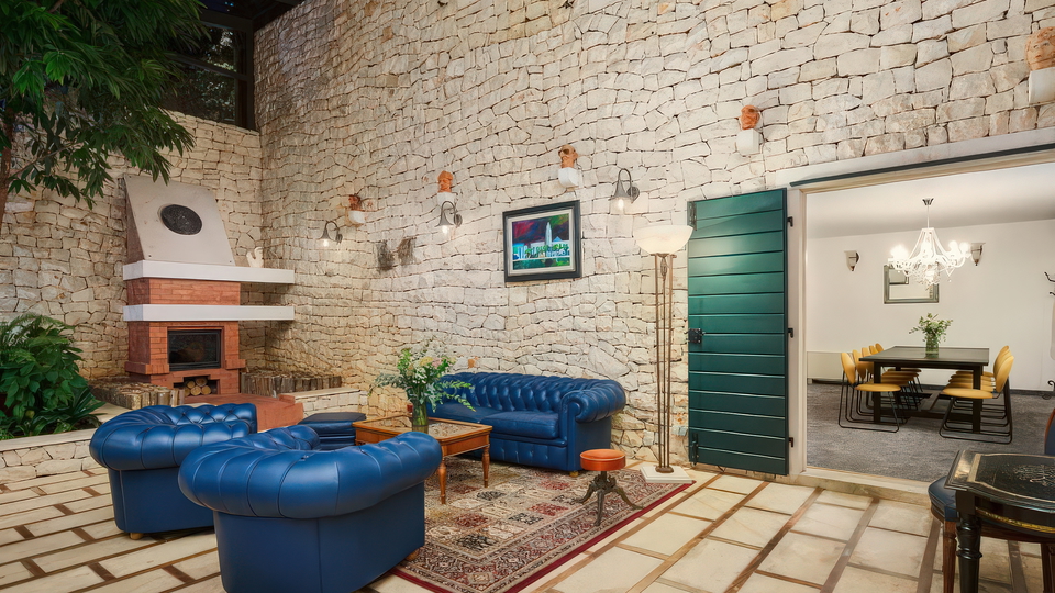 Luksuzna vila ob morju v Supetru &ndash; oaza zasebnosti in presti&zcaron;a na otoku Bra&ccaron;u&excl;