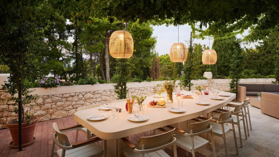 Luksuzna vila ob morju v Supetru &ndash; oaza zasebnosti in presti&zcaron;a na otoku Bra&ccaron;u&excl;