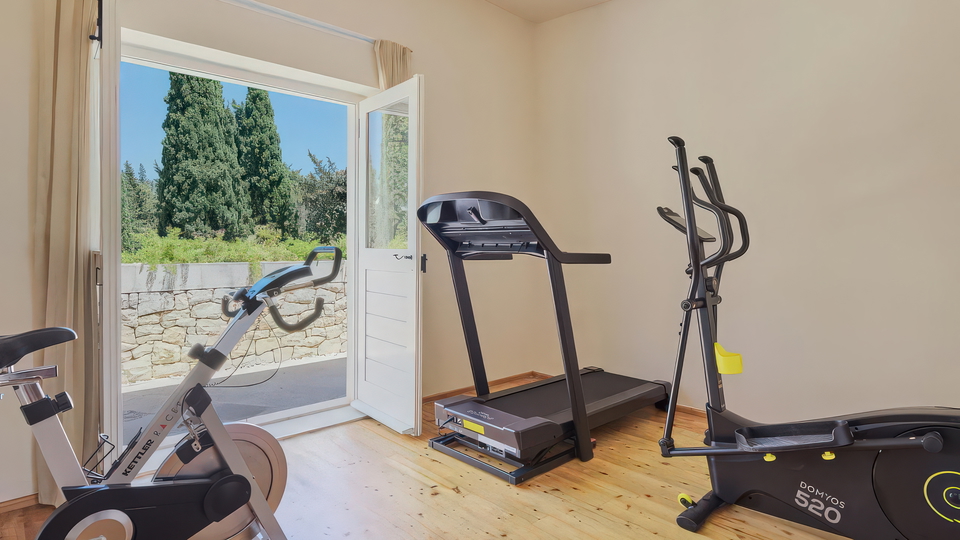 Luksuzna vila ob morju v Supetru &ndash; oaza zasebnosti in presti&zcaron;a na otoku Bra&ccaron;u&excl;