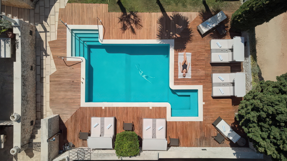 Luksuzna vila ob morju v Supetru &ndash; oaza zasebnosti in presti&zcaron;a na otoku Bra&ccaron;u&excl;