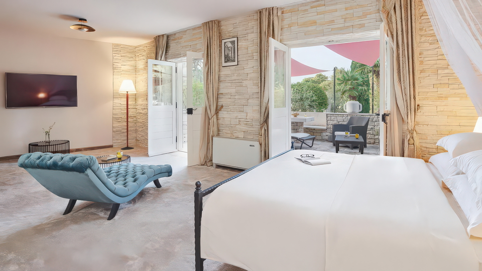 Luksuzna vila ob morju v Supetru &ndash; oaza zasebnosti in presti&zcaron;a na otoku Bra&ccaron;u&excl;