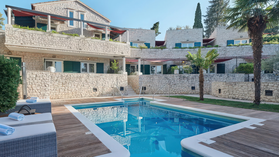 Luksuzna vila ob morju v Supetru &ndash; oaza zasebnosti in presti&zcaron;a na otoku Bra&ccaron;u&excl;