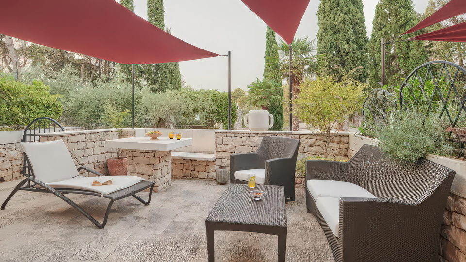 Luksuzna vila ob morju v Supetru &ndash; oaza zasebnosti in presti&zcaron;a na otoku Bra&ccaron;u&excl;