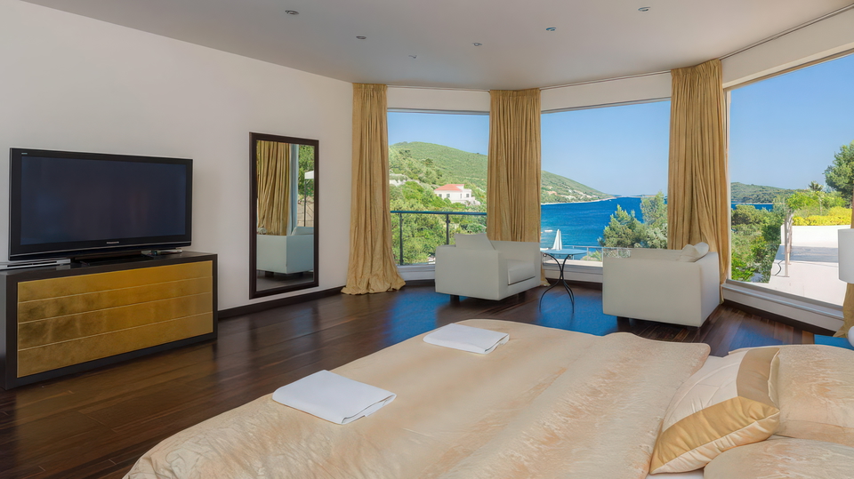 Prekrasna luksuzna vila prvi red do mora na o&ccaron;aravaju&cacute;em otoku Kor&ccaron;uli&excl; 14000 m2 gra&dstrok;evisnkog zemlji&scaron;ta&excl;