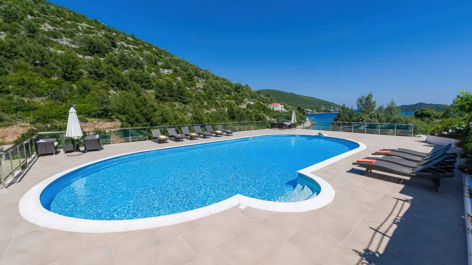 Prekrasna luksuzna vila prvi red do mora na o&ccaron;aravaju&cacute;em otoku Kor&ccaron;uli&excl; 14000 m2 gra&dstrok;evisnkog zemlji&scaron;ta&excl;